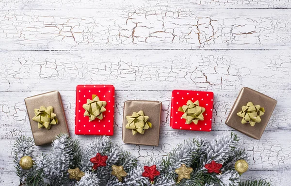 Navidad rojo y oro cajas de regalo — Foto de Stock
