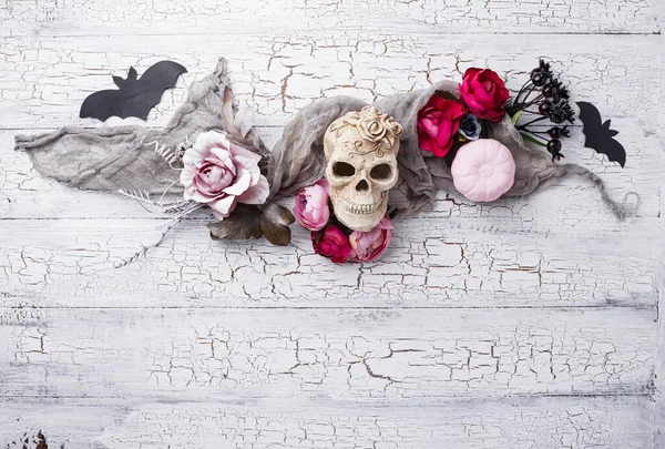 Halloween kreatives Dekor mit Totenkopf — Stockfoto