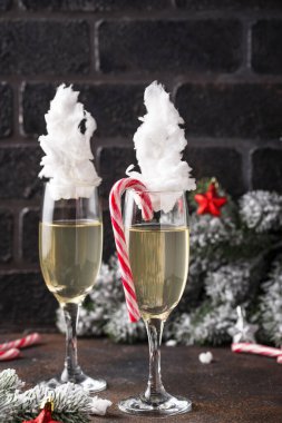 Şampanya ya da pamuk şeker ile kovboyculuk