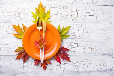 Yapraklı sonbahar tablosu