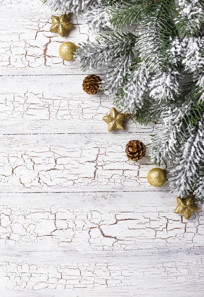 Fondo de Navidad con decoración dorada — Foto de Stock