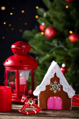 Dekoratif evle Noel kompozisyonu