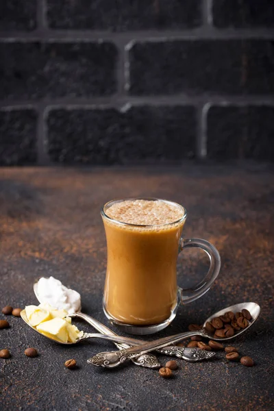 Golyóálló kávé. Ketogenic alacsony szénhidráttartalmú ital — Stock Fotó
