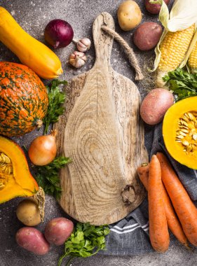 Çeşitli sonbahar sebzeleri. Hasat konsepti