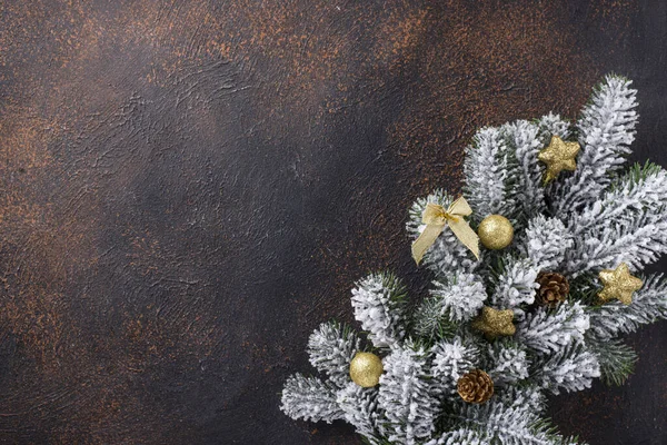 황금빛 장식으로 장식 된 크리스마스 배경 — 스톡 사진