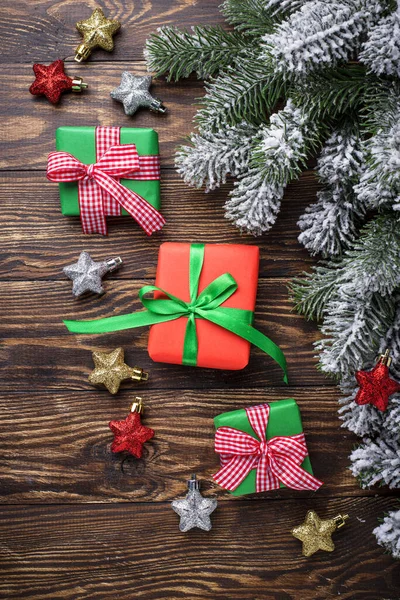 Cajas de regalo de Navidad e hilo pelado — Foto de Stock