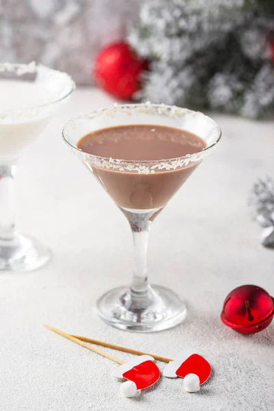 Vánoční čokoládový sněhová vločka Martini koktejl — Stock fotografie