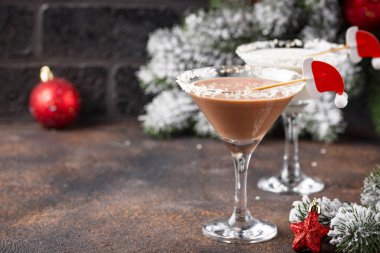 Noel çikolatalı kar tanesi martini kokteyli.