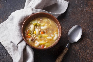 Sebzeli ve kıymalı çorba.