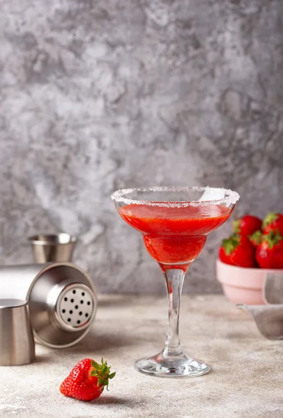 Cocktail Margarita alla fragola in vetro — Foto Stock