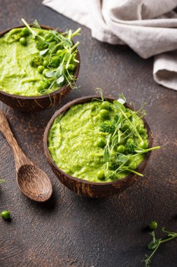 Vejetaryen yeşil brokoli çorbası veya smoothie