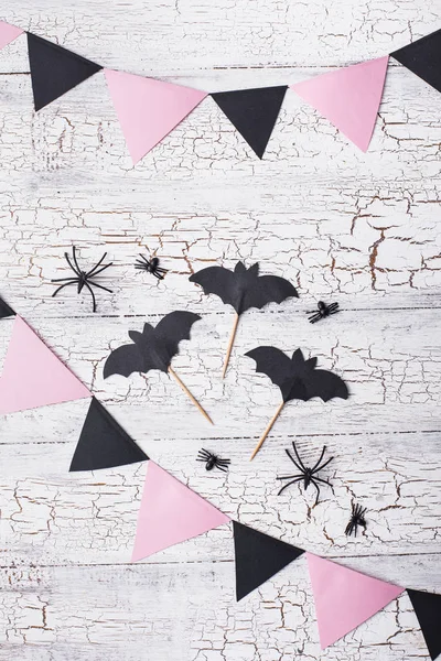 Rosa und schwarze Dekoration für Halloween — Stockfoto