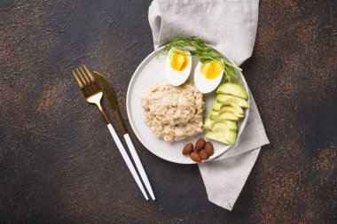 Tabakta sağlıklı dengeli kahvaltı