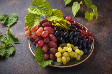 Çeşitli üzümler.