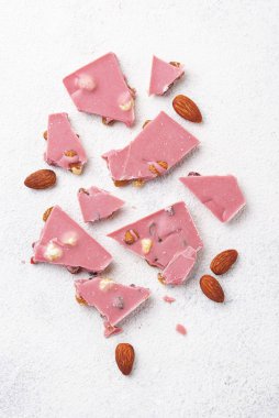 Pembe ya da yakut çikolata, moda yemekler.