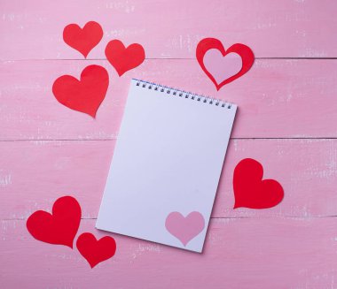 Pembe üzerine Sevgililer Günü arkaplanı