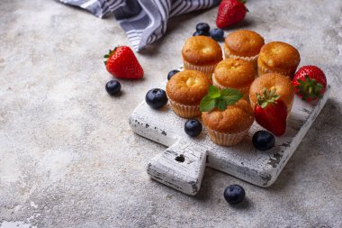 Berry ile yaz mini cupcakes