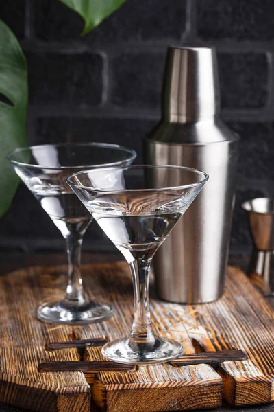 Zwei Gläser Martini-Cocktail — Stockfoto