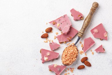 Pembe ya da yakut çikolata, moda yemekler.