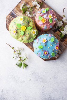 Tepesi ile geleneksel Paskalya kek