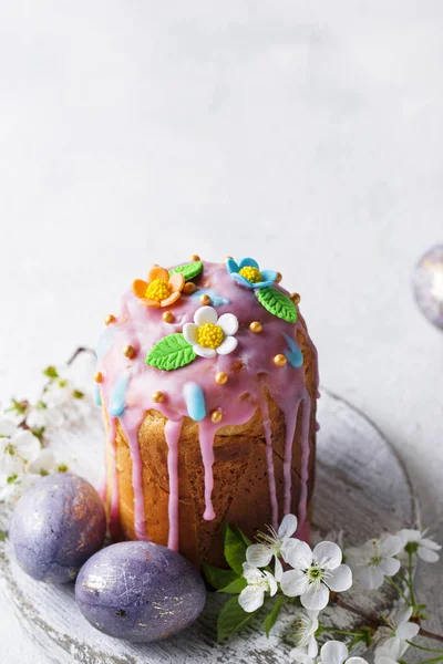 Bolo de Páscoa tradicional com cobertura — Fotografia de Stock