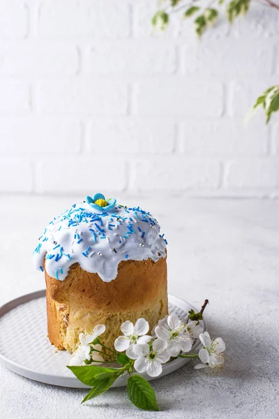 Bolo de Páscoa tradicional com cobertura — Fotografia de Stock