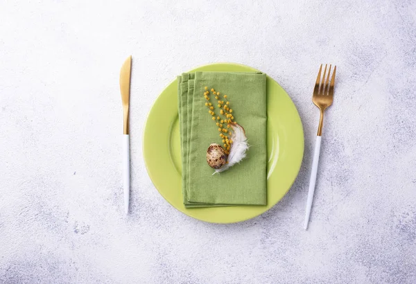 Definição de mesa de Páscoa com placa verde — Fotografia de Stock