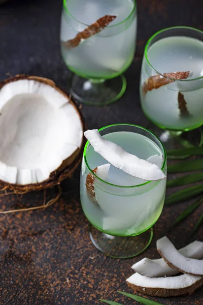 Agua de coco natural sana y fresca — Foto de Stock