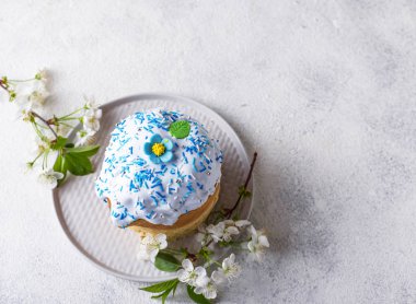 Tepesi ile geleneksel Paskalya kek