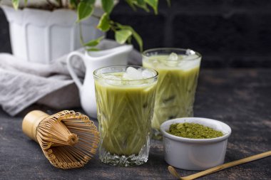 Süt ve buzlu soğuk kibrit çayı