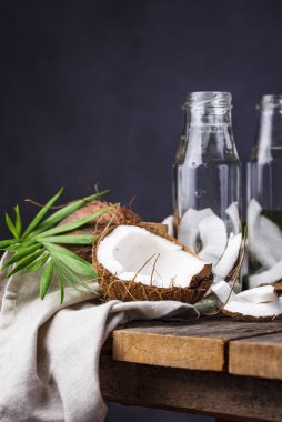 Doğal sağlıklı hindistan cevizi suyu.