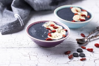 Gojili siyah kömür püresi.