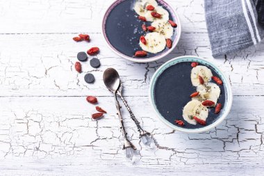 Gojili siyah kömür püresi.