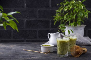 Süt ve buzlu soğuk kibrit çayı