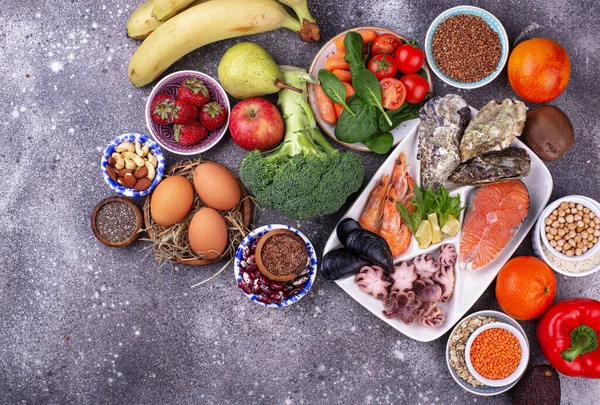 Пескетаріанська дієта з морепродуктами, фруктами та овочами — стокове фото