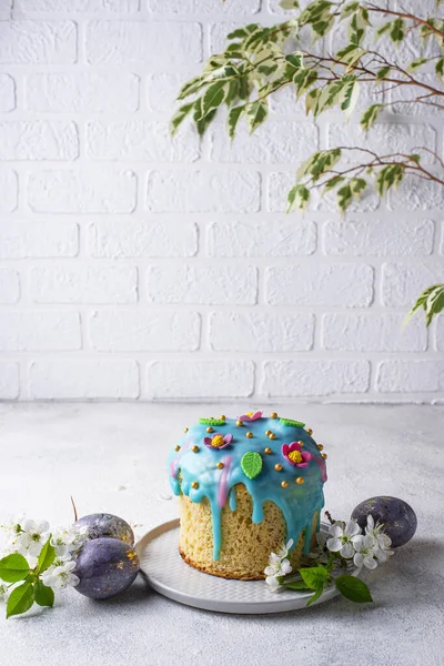 Bolo de Páscoa tradicional com cobertura — Fotografia de Stock