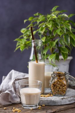 Sütsüz vegan soya sütü.