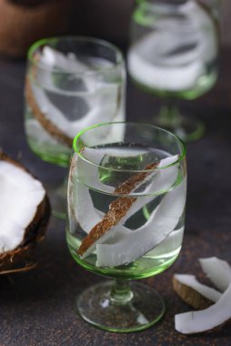 Doğal sağlıklı hindistan cevizi suyu.