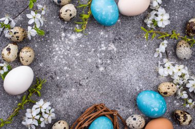 Mavi renkli Paskalya yumurtaları