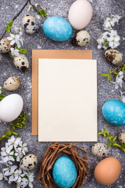 Paskalya yumurtaları ve boş kart