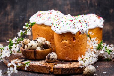 Geleneksel Paskalya Pastası Kulich.