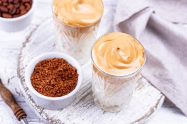 Dalgona sütlü kremalı kahve