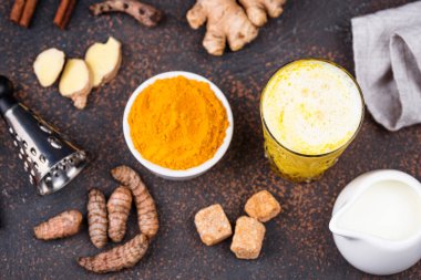 Baharatlı zerdeçal altın sütü