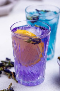 Soğuk mavi ve mor çay Kelebek bezelyesi