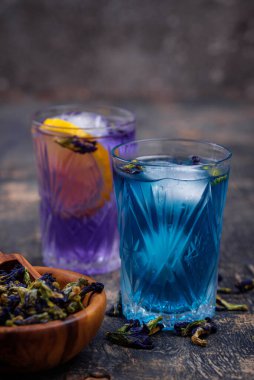 Soğuk mavi ve mor çay Kelebek bezelyesi