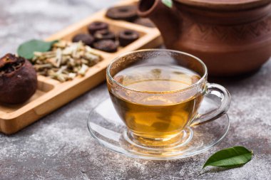 Farklı basılmış Çin pu-erh çayı.