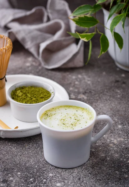 Green healthy matcha latte drink — Stock Photo, Image