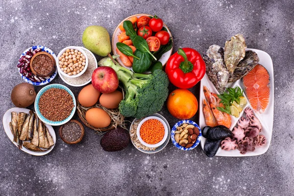 Dieta pescetária com frutos do mar, frutas e legumes — Fotografia de Stock