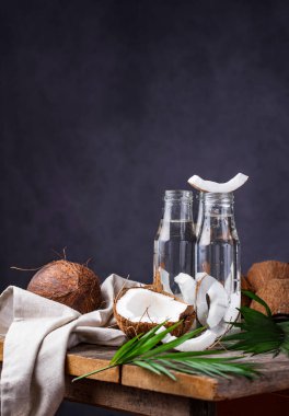 Doğal sağlıklı hindistan cevizi suyu.