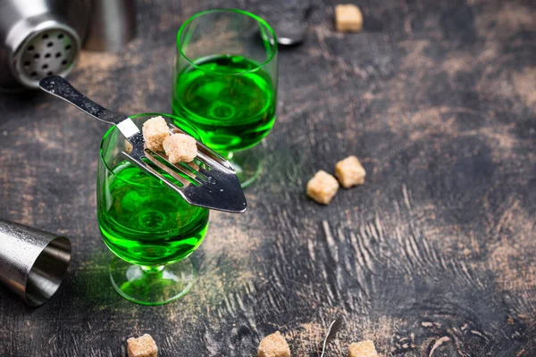 Verre d'absinthe au sucre de canne — Photo